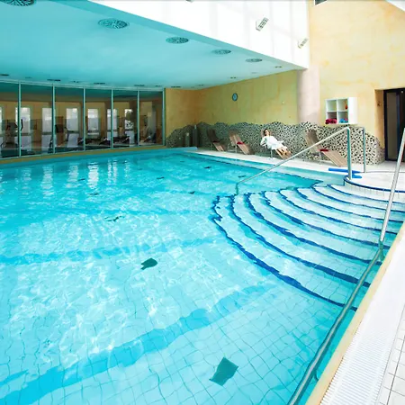 Kaiserhof Victoria Hotel 4*
