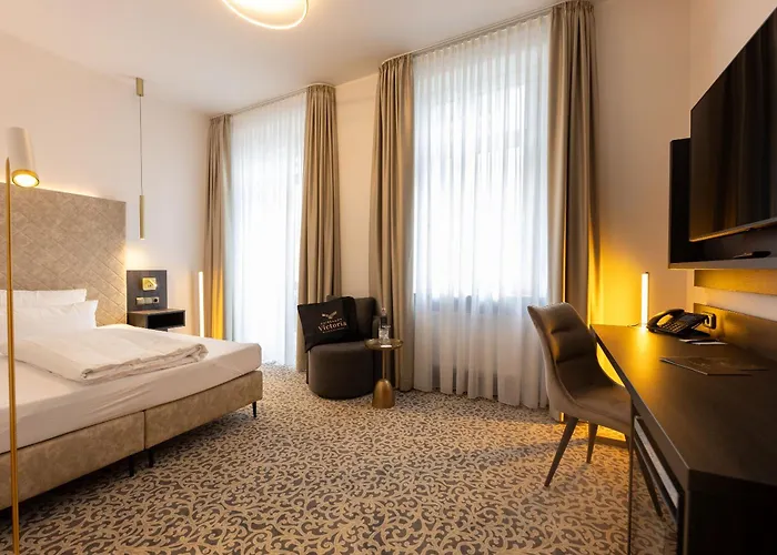מלון Kaiserhof Victoria 4*